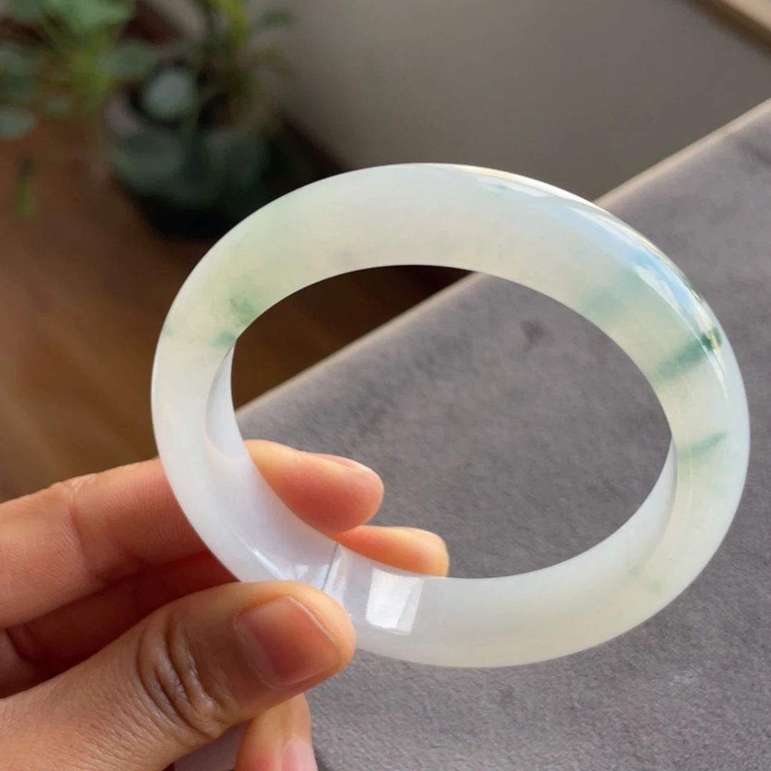 翡翠未镶嵌手镯飘花