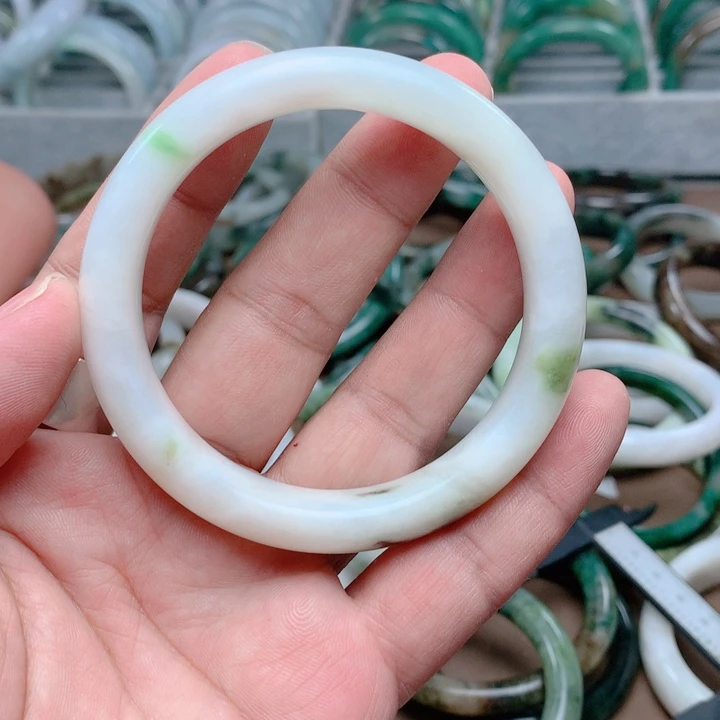 独山玉未镶嵌手镯60