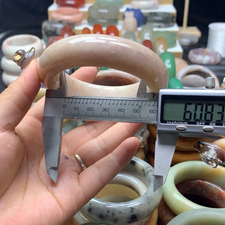 未镶嵌手镯石英质玉