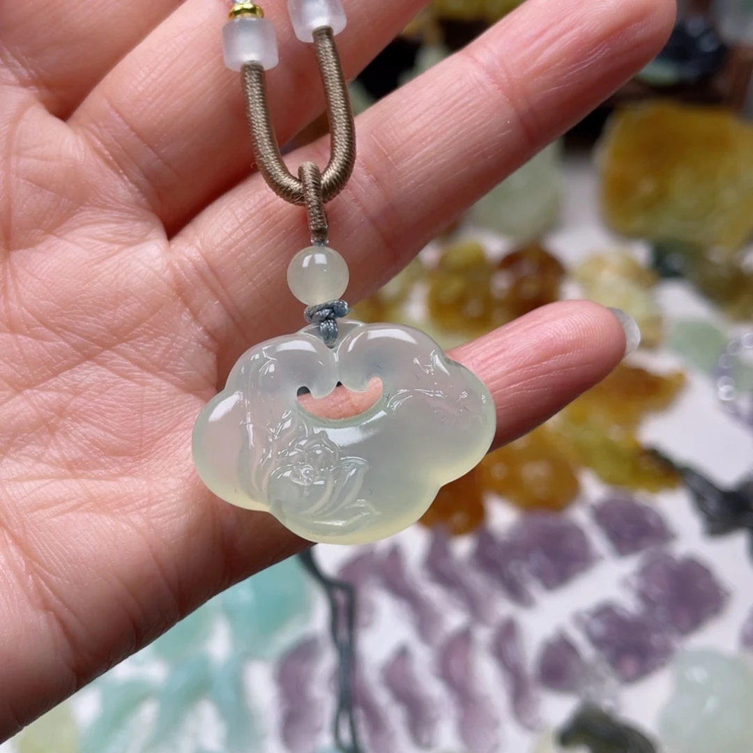 蛇纹石玉颈饰未镶嵌