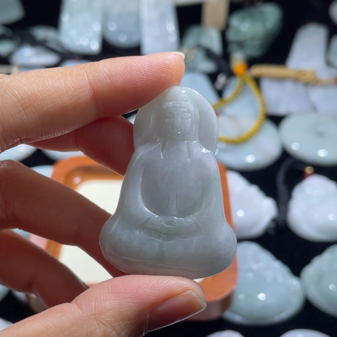 翡翠未镶嵌颈饰观音