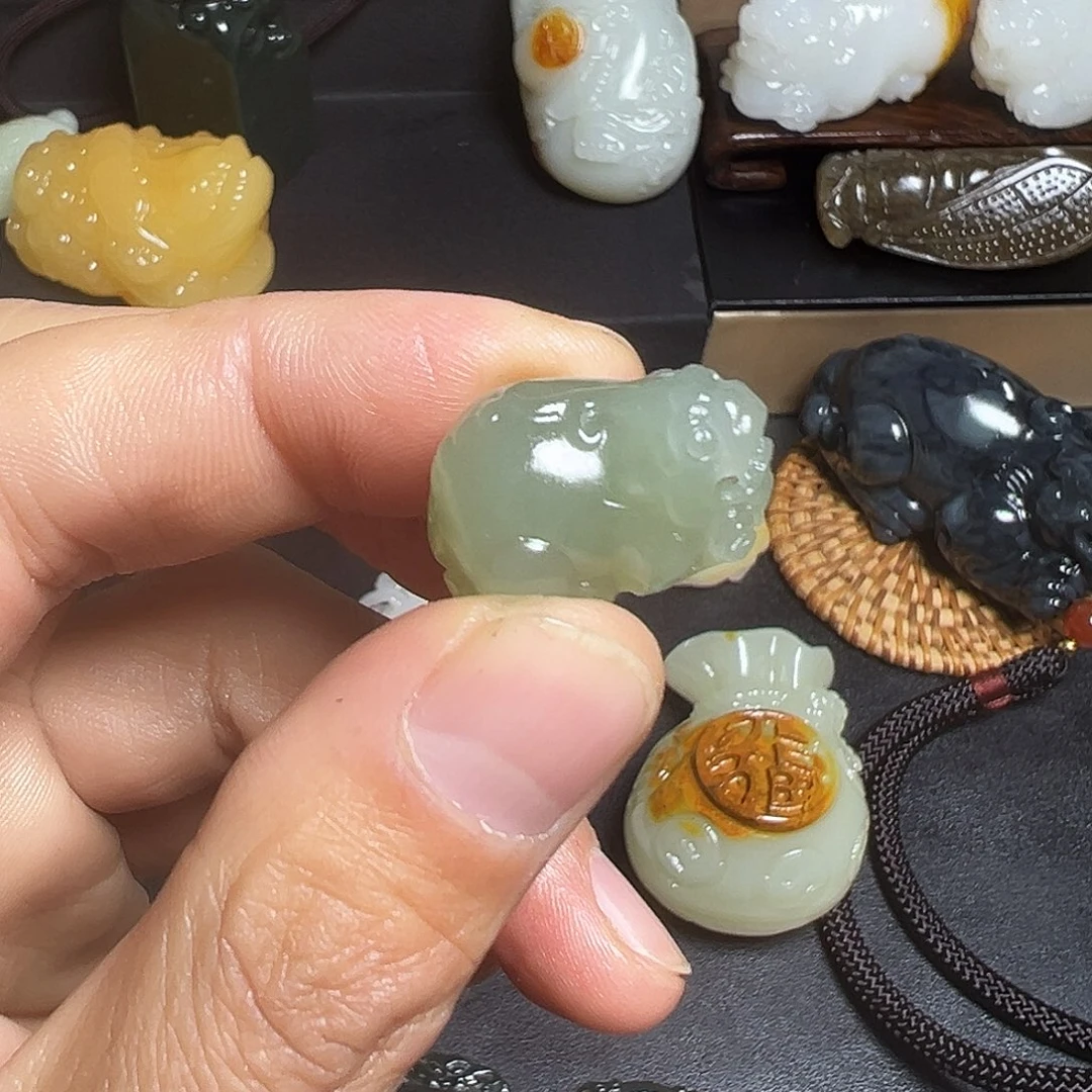 和田玉未镶嵌挂件