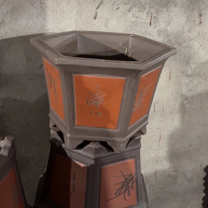 紫砂花盆     80/2。