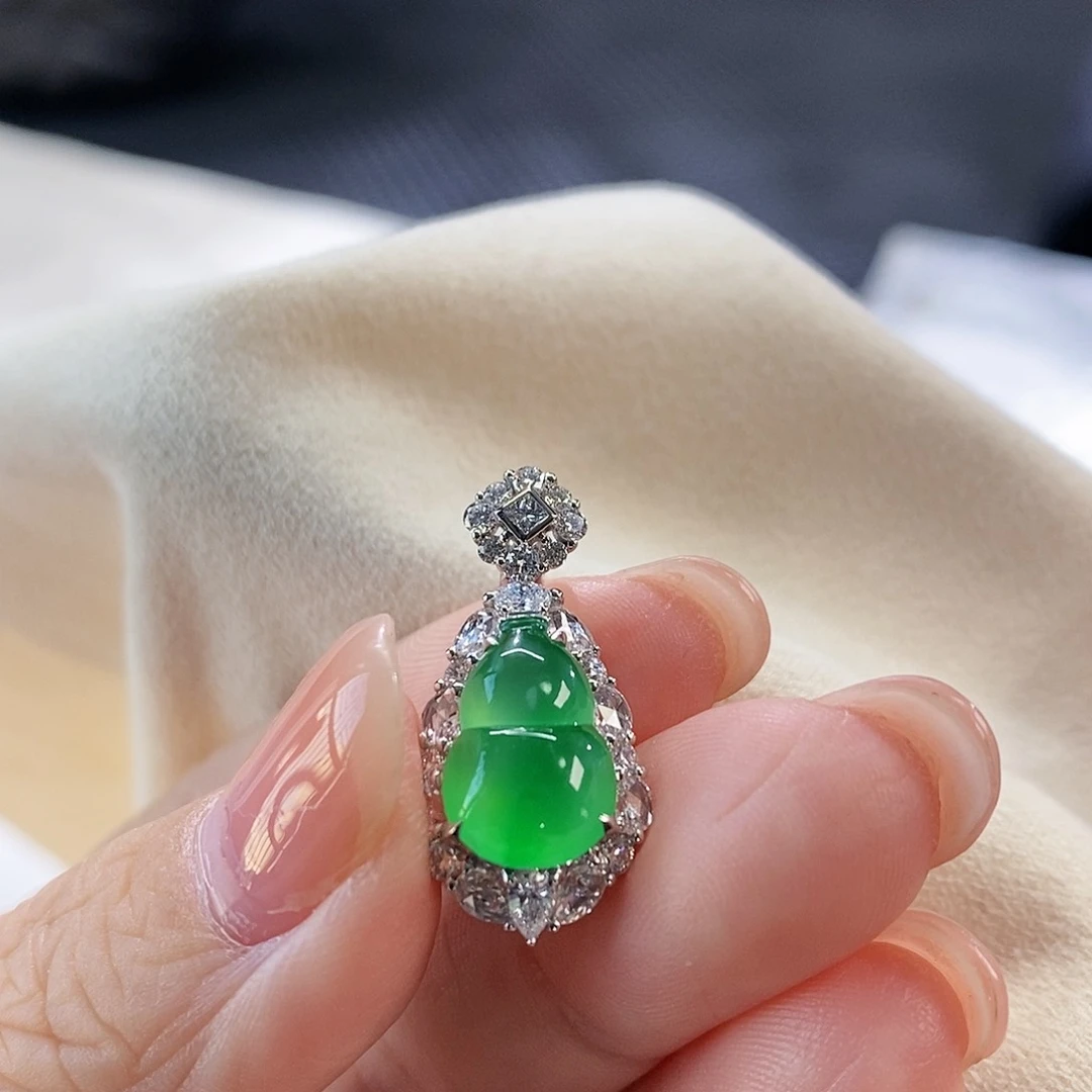 翡翠把件18K金镶嵌葫芦