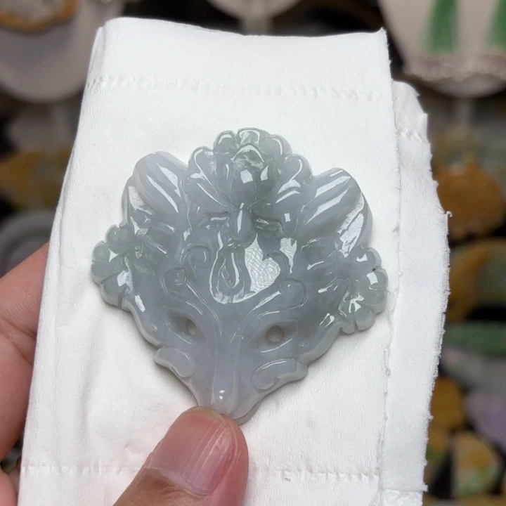 翡翠未镶嵌颈饰吊坠