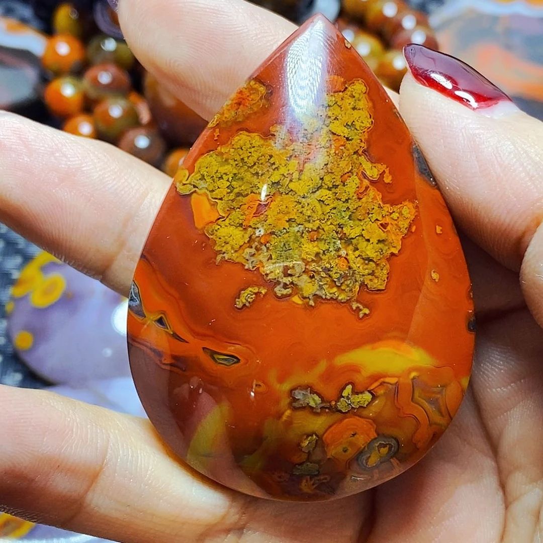 未镶嵌颈饰玛瑙/玉髓皇**岸