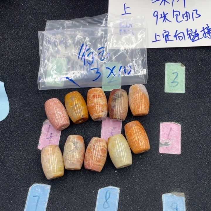 行***水颈饰合金硅化珊瑚（珊瑚玉）