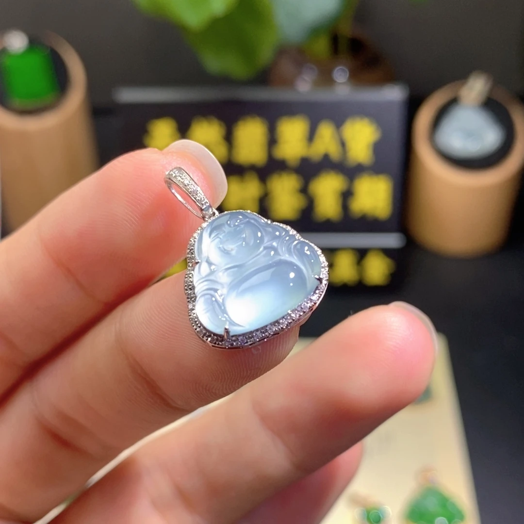 翡翠18K金镶嵌颈饰吊坠