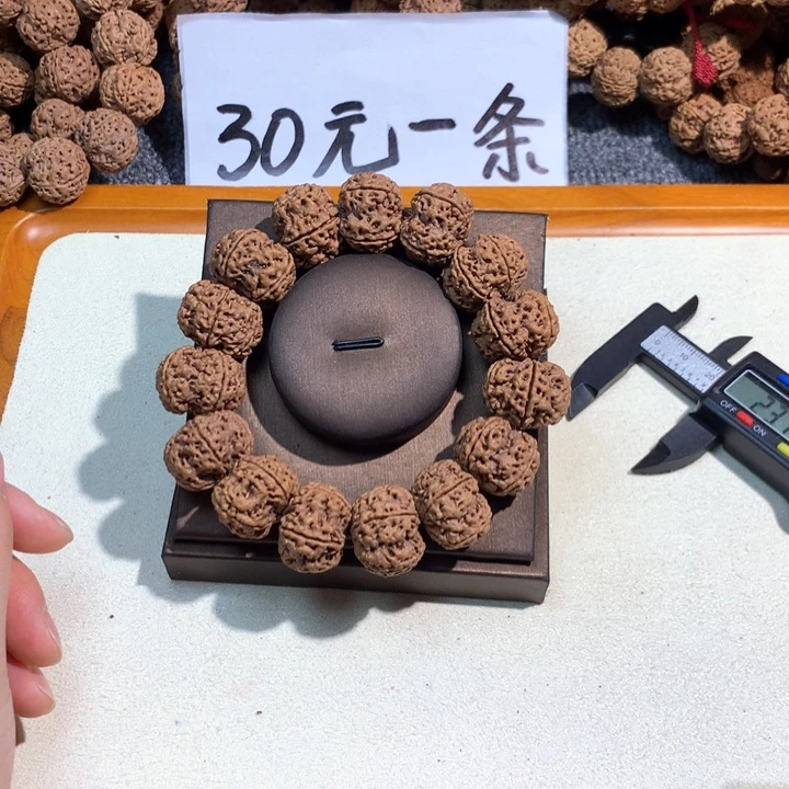 吊坠金刚菩提16号 23平头平尾梅花