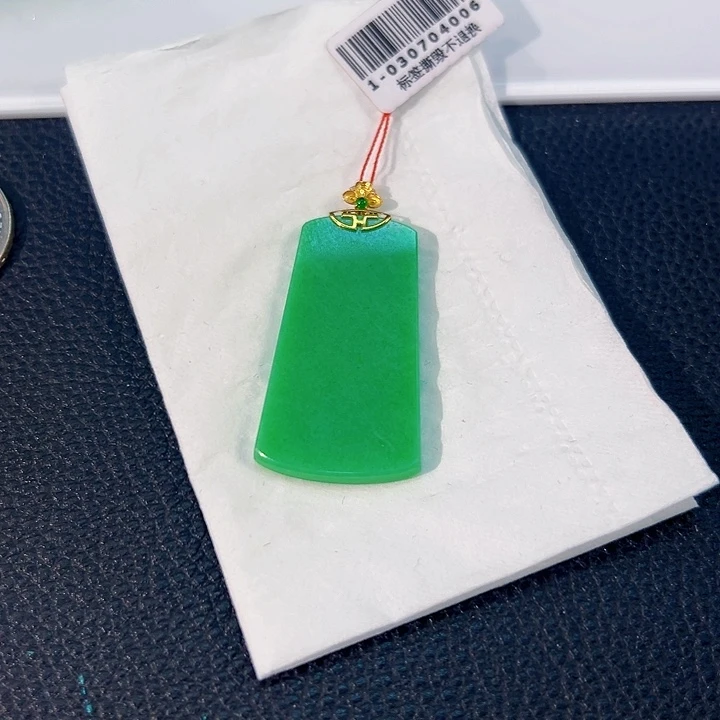 颈饰18K金镶嵌翡翠寳*