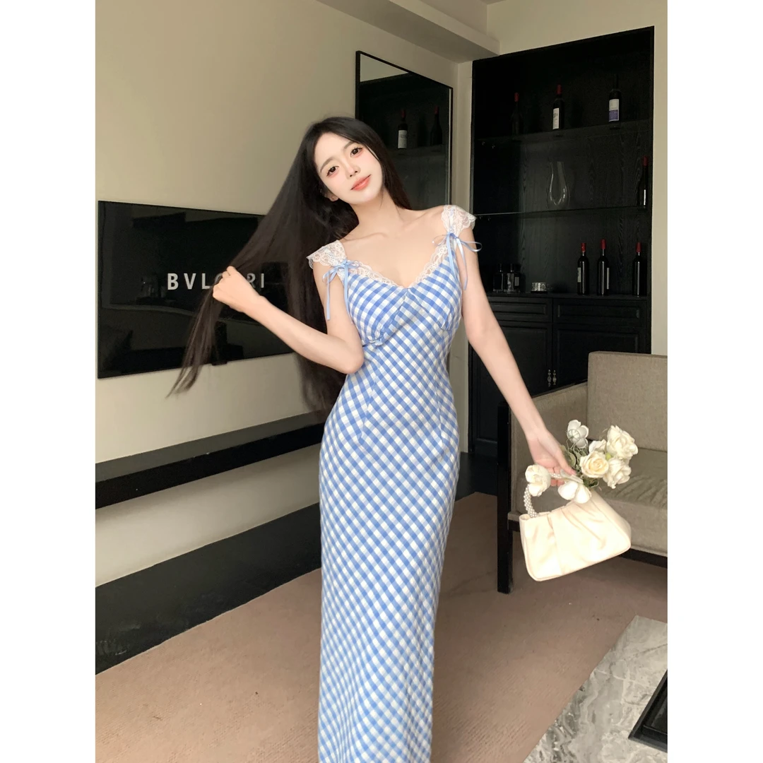 2025夏法式甜美蓝色格子度假风连衣裙蕾丝V领胖MM收腰显瘦吊带裙