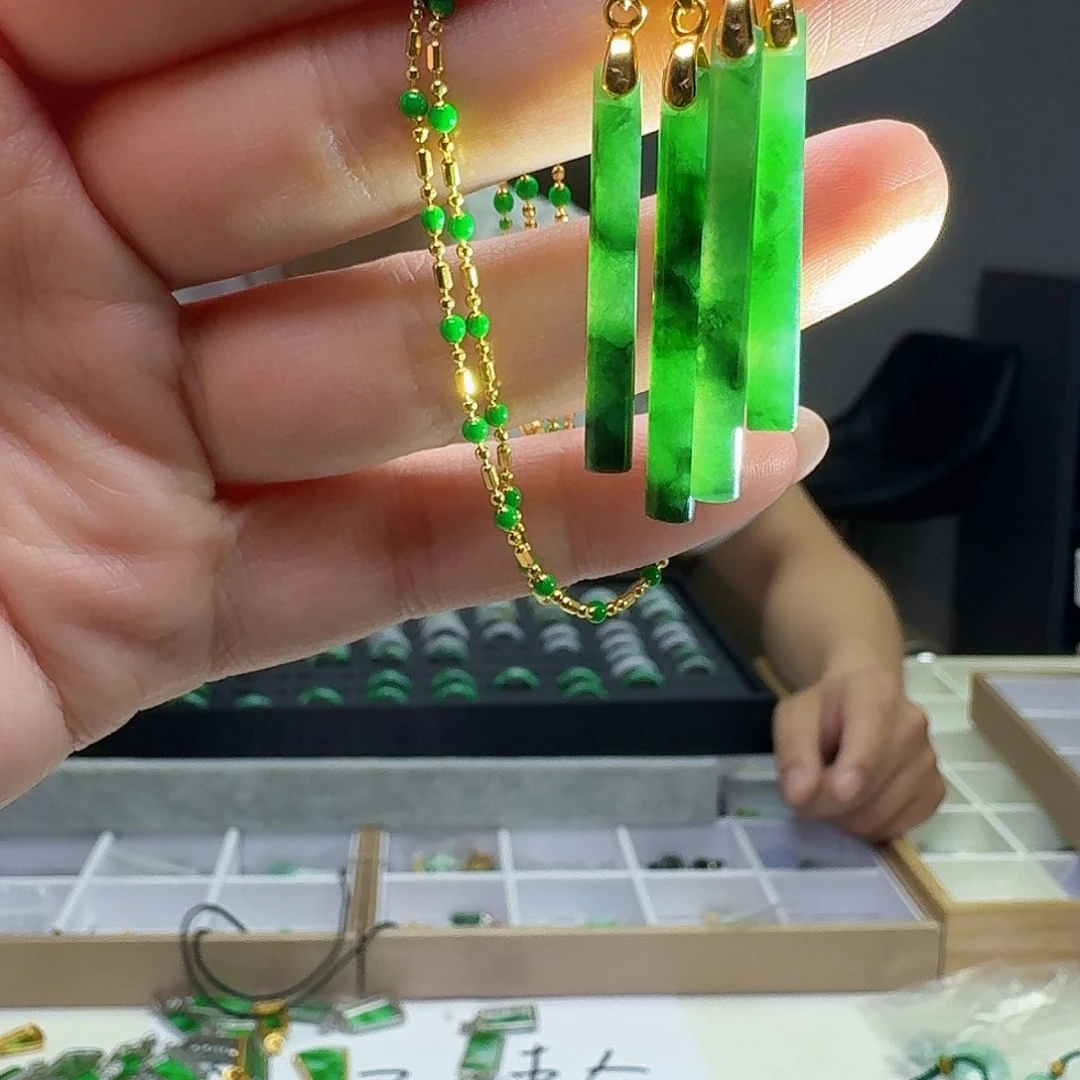 翡翠银S925镶嵌吊坠(赠链)多样性发货其一