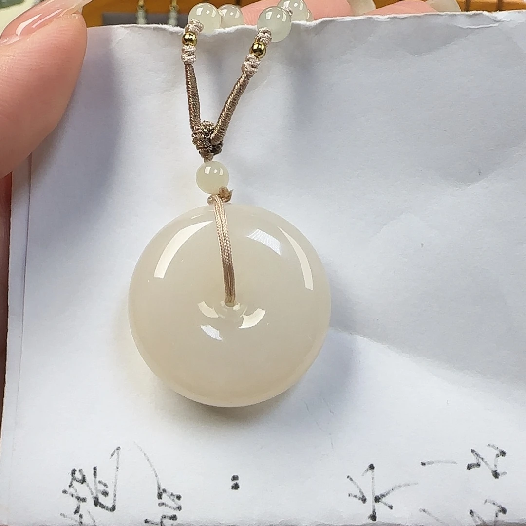 追***人和田玉未镶嵌颈饰