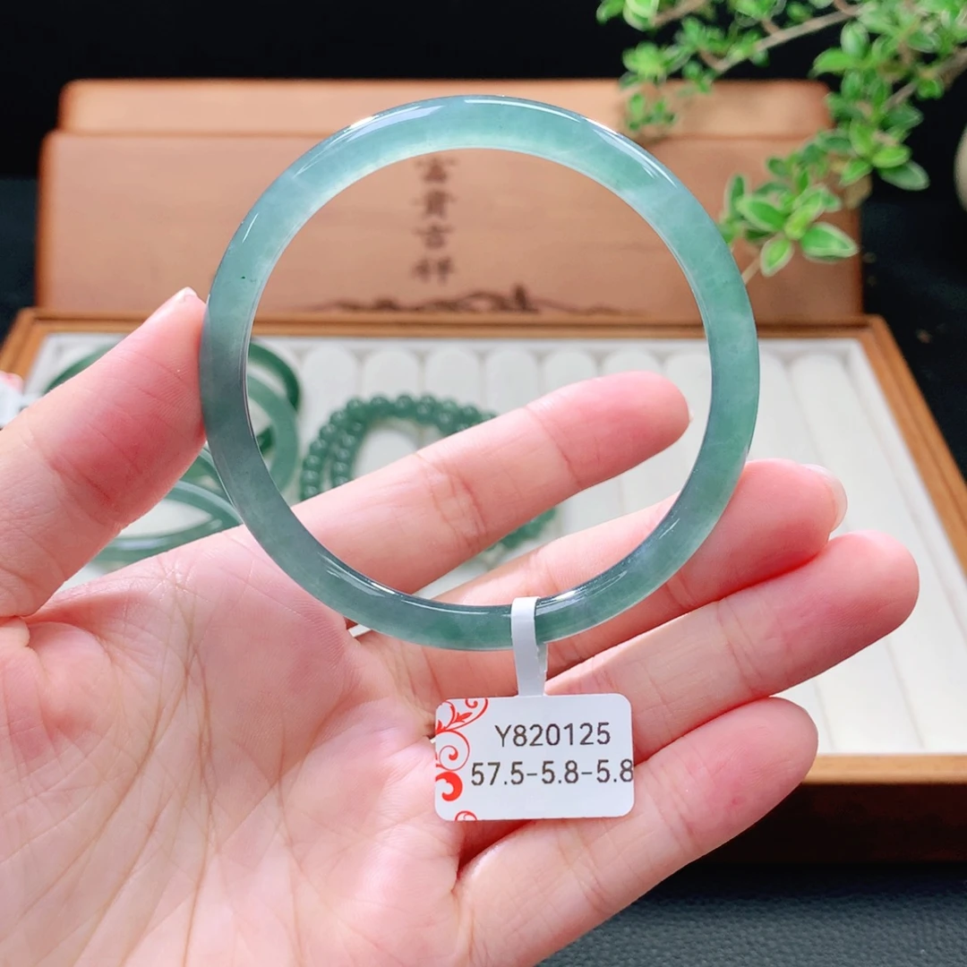 未镶嵌手镯（圆镯）翡翠