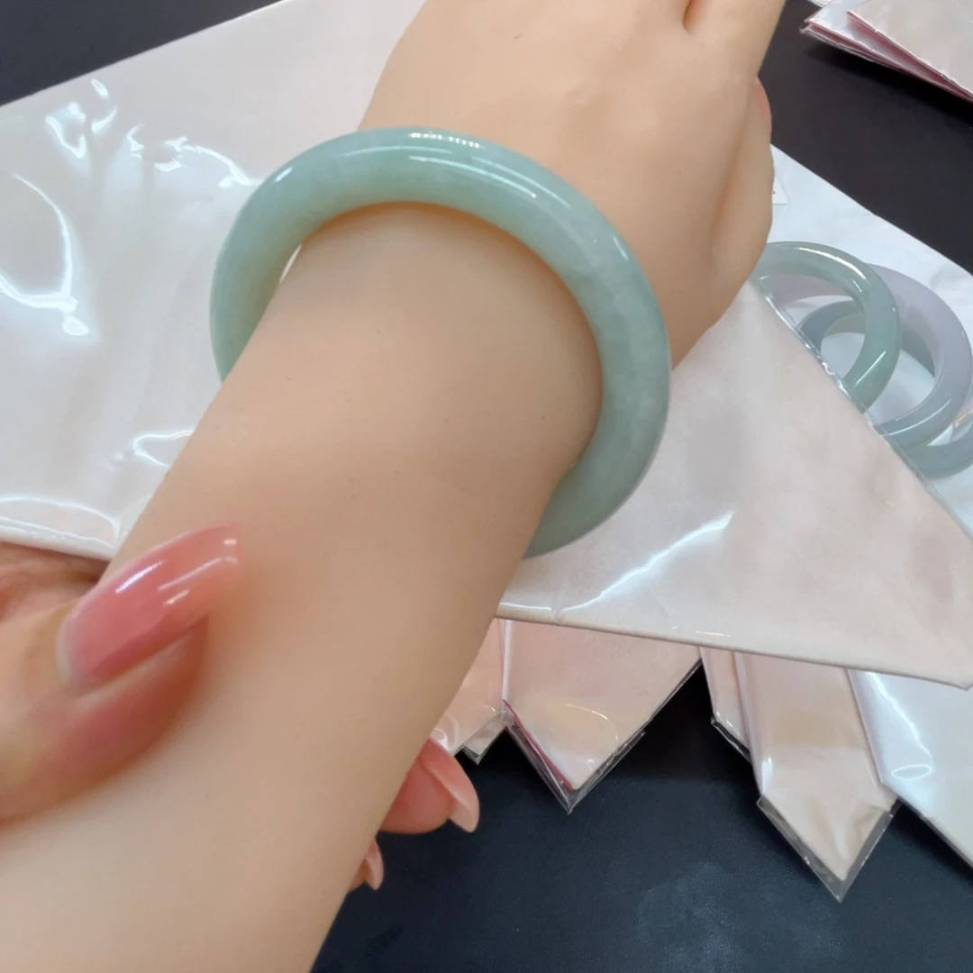 未镶嵌手镯（圆镯）翡翠翡翠手镯