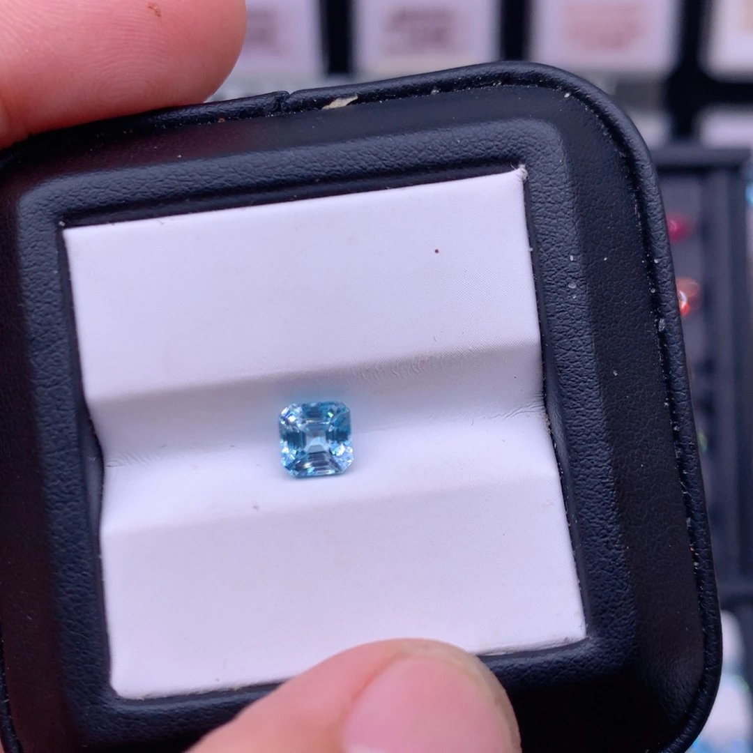 1.39克拉阿斯切天然锆石未镶嵌