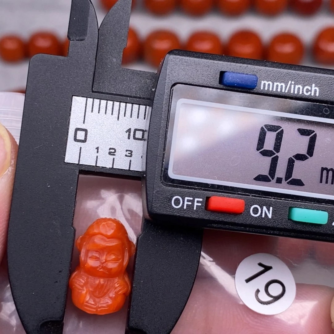 南红玛瑙未镶嵌配饰有瑕疵