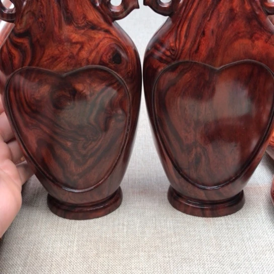 王****海南黄花梨一个花瓶