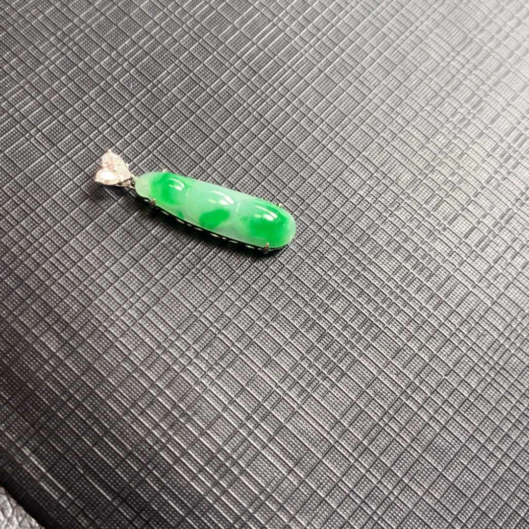 翡翠18K金镶嵌颈饰翡翠