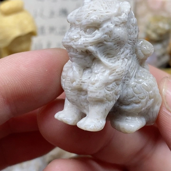 颈饰未镶嵌硅化珊瑚（珊瑚玉）