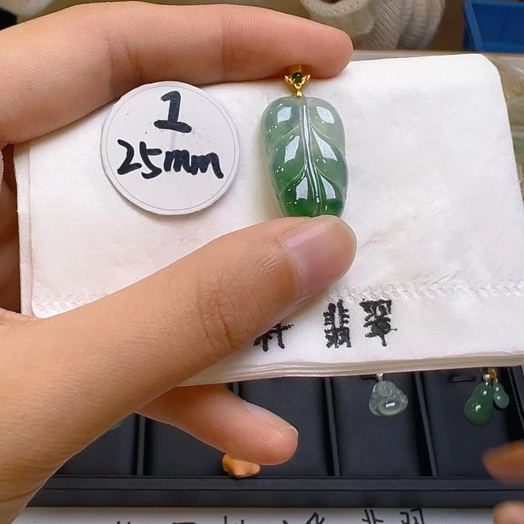 翡翠颈饰18K金镶嵌翡翠