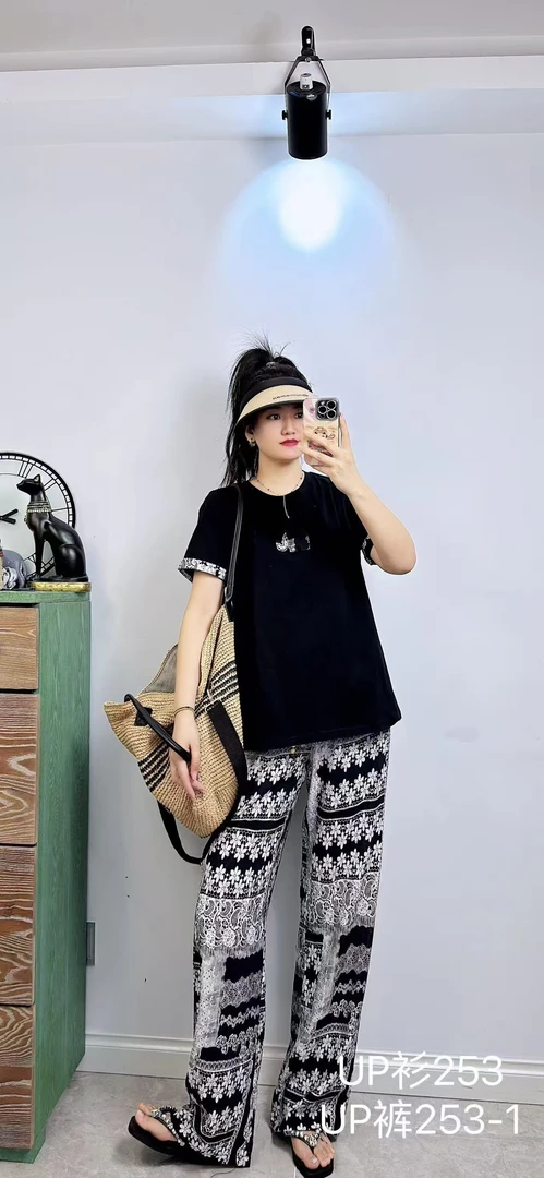 时尚休闲花套装百搭