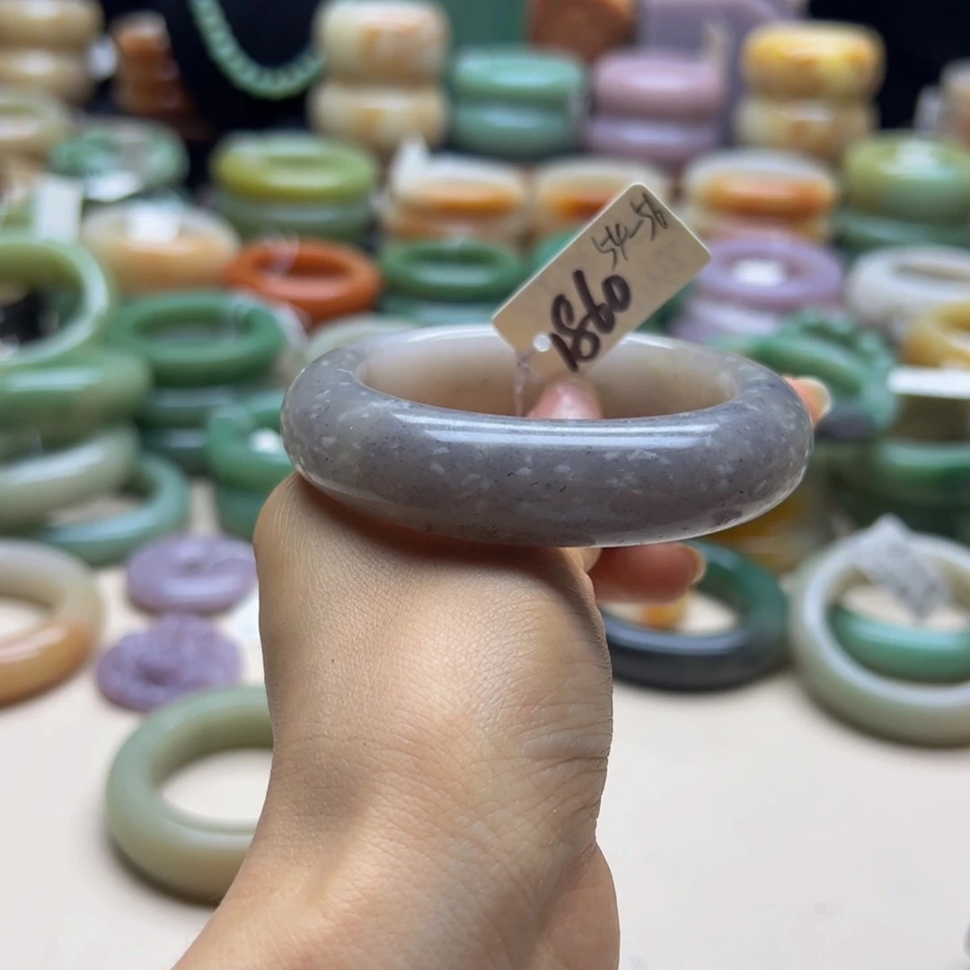 石英岩玉手镯未镶嵌