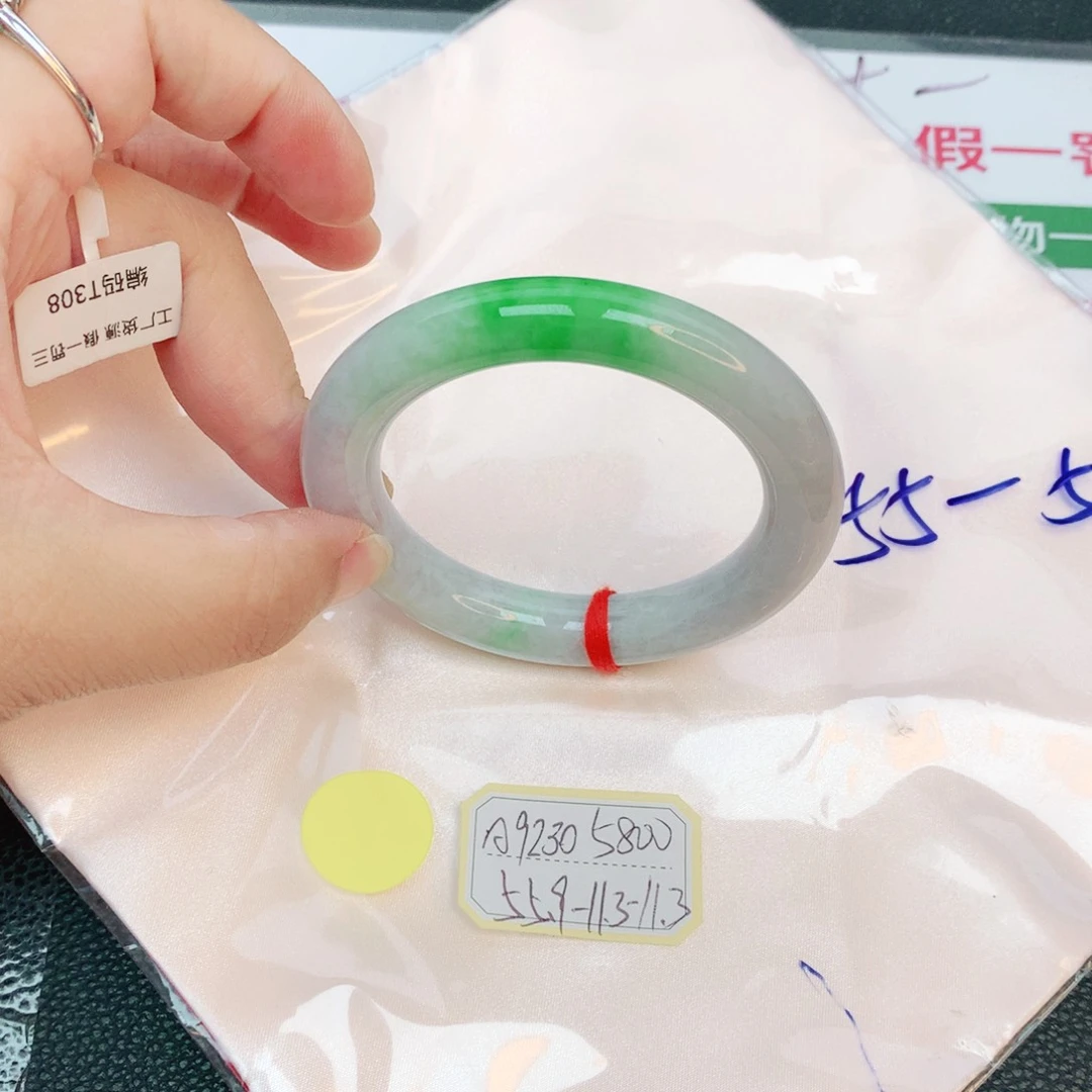 翡翠手镯未镶嵌缅甸翡翠