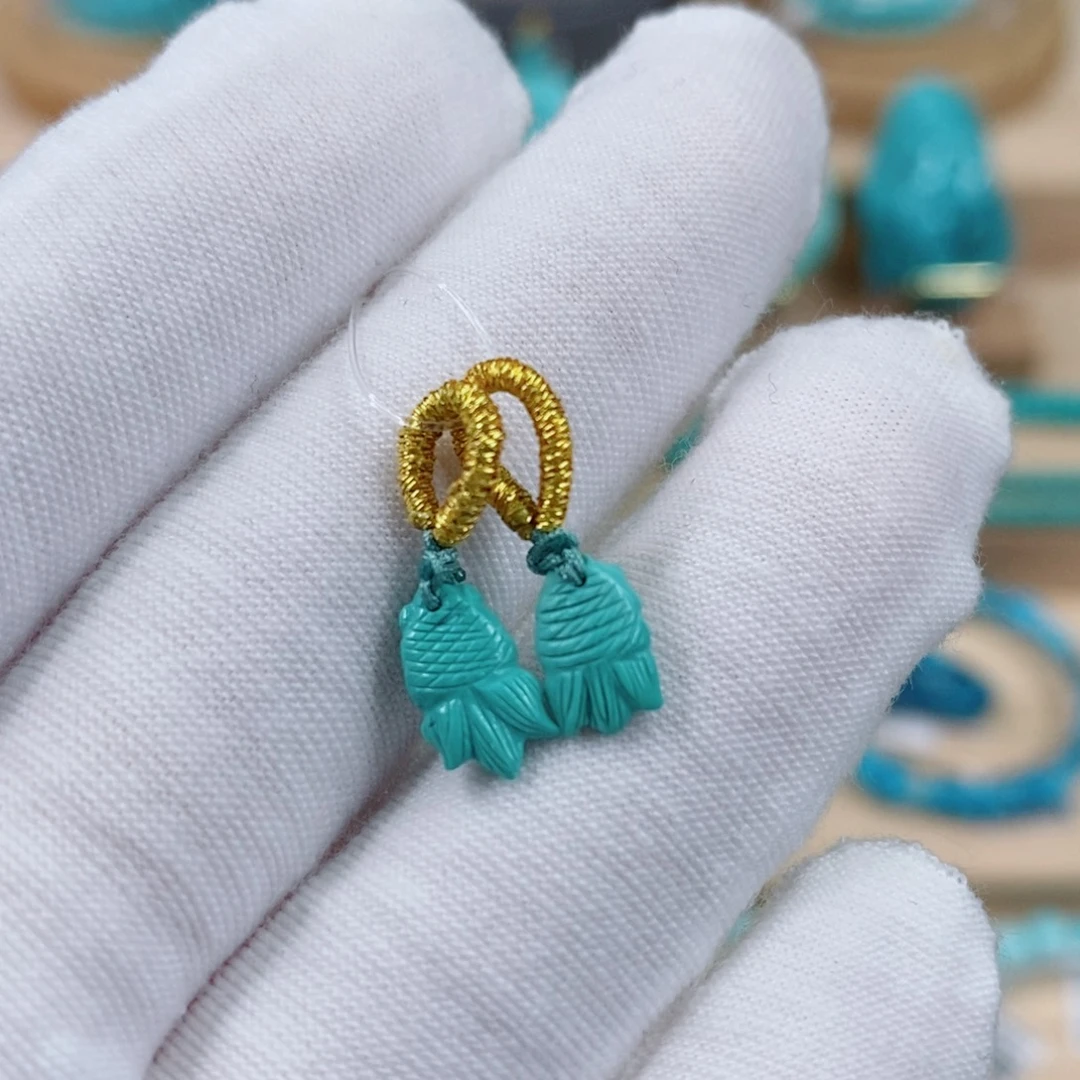 绿松石未镶嵌珠宝奇石