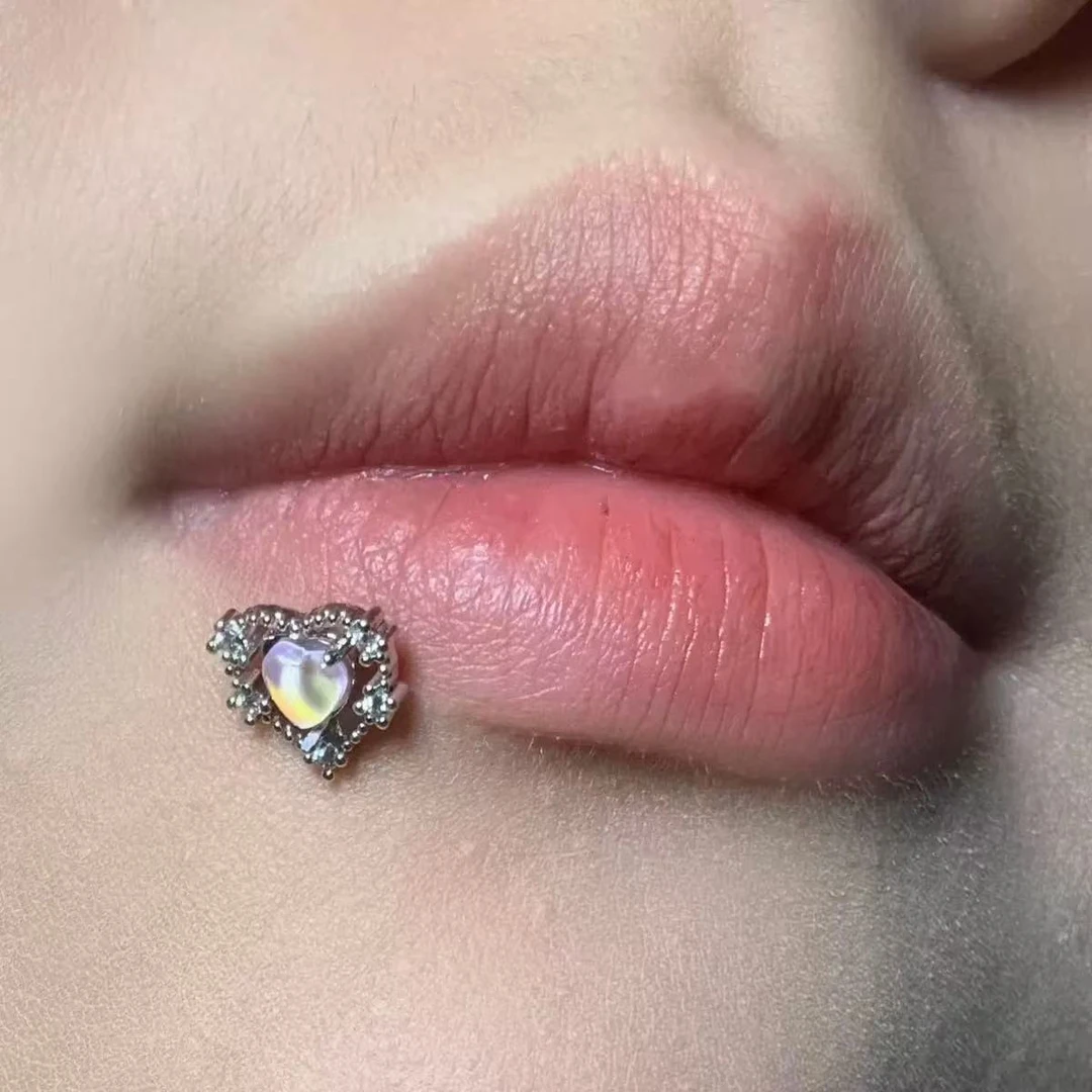 摩卡镂空爱心钛钢唇钉耳蜗钉耳钉耳骨钉心形简约穿刺饰品女高级