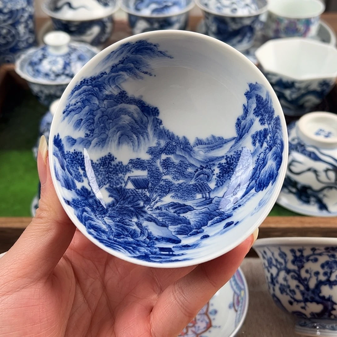 青花内外满工山水普洱杯