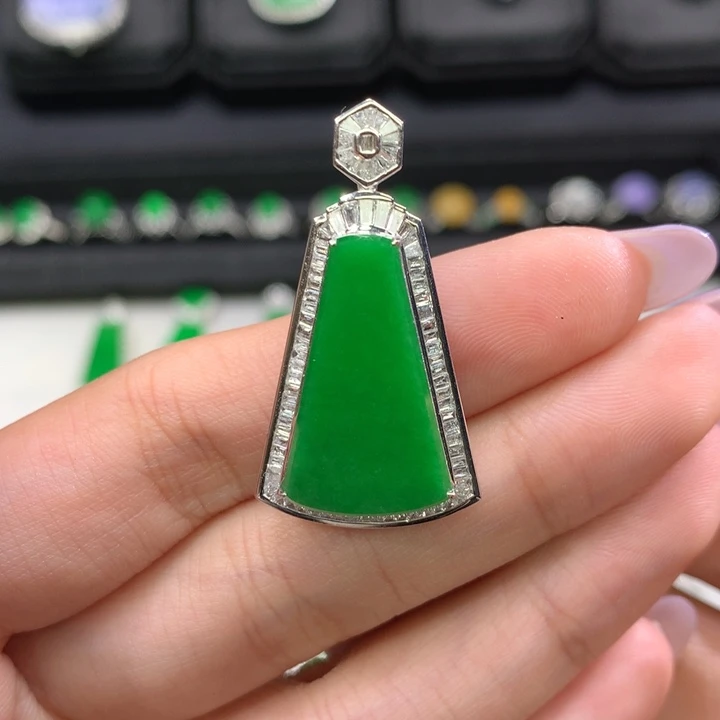 翡翠吊坠(不含链)18K金镶嵌