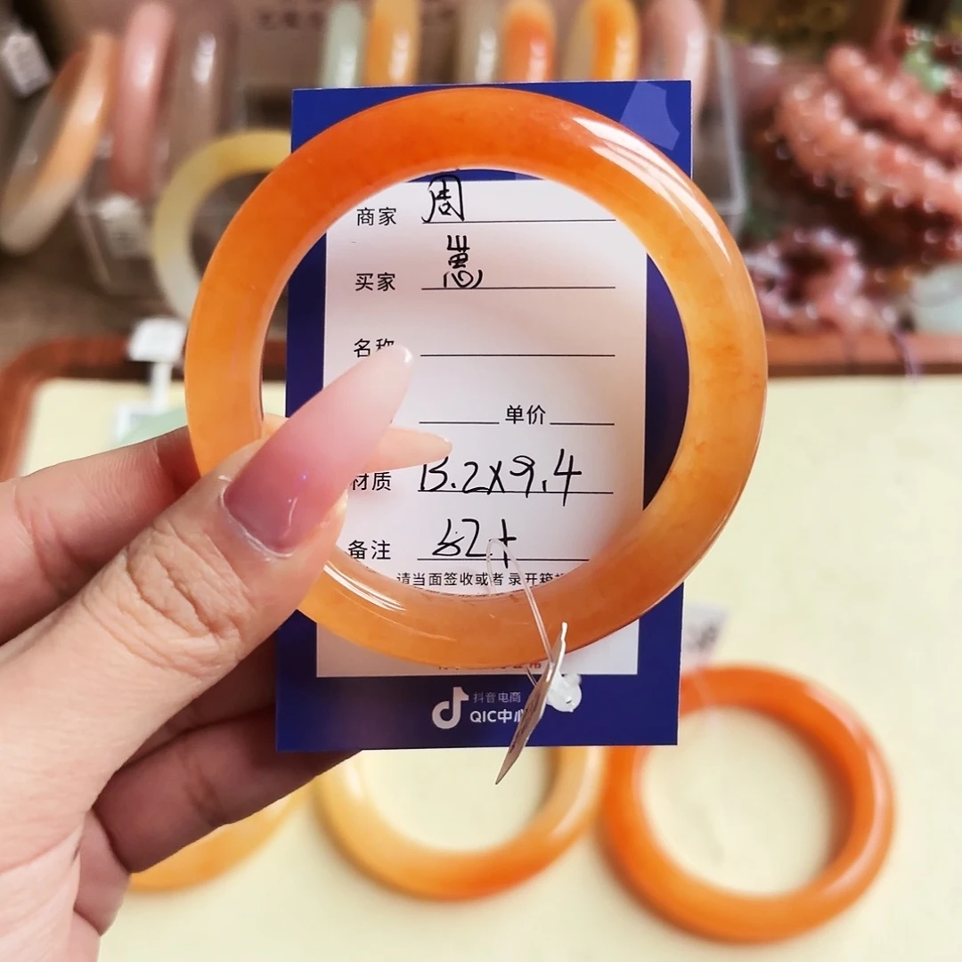 ****崽石英质玉未镶嵌手镯