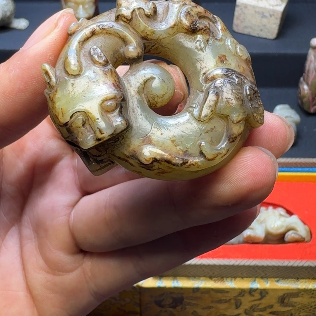 苏***底和田玉（糖玉）未镶嵌颈饰