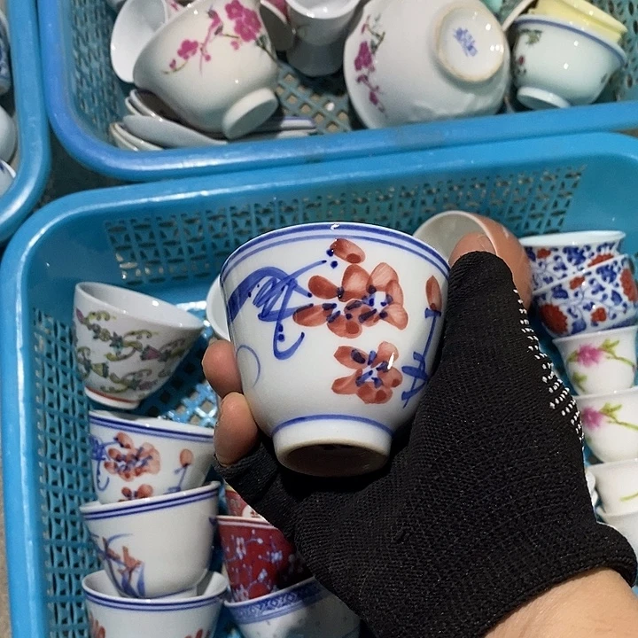 摆件景德镇窑的瓷器主要以瓷器和
