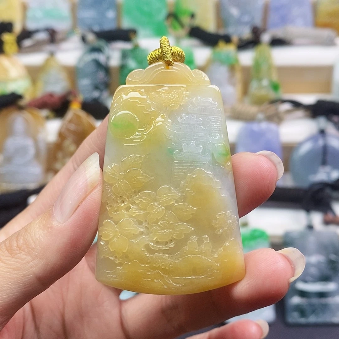 翡翠未镶嵌颈饰山水