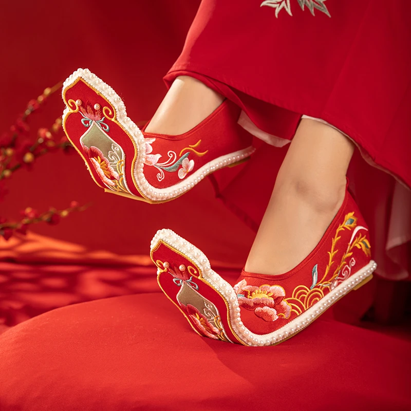 原创复古红色秀禾婚鞋古风绣花鞋中式婚礼古典传统汉服婚鞋新娘鞋