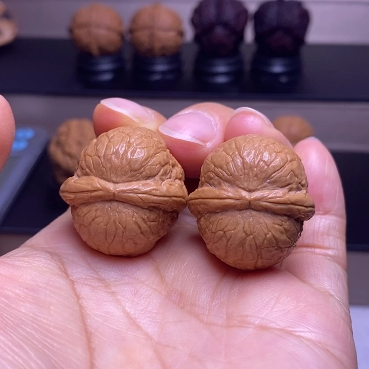 文玩核桃把件粗筋铁锤70