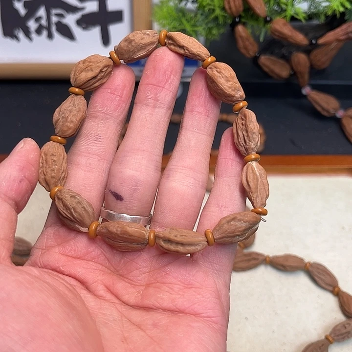 文玩核桃吊坠不**哼核桃50