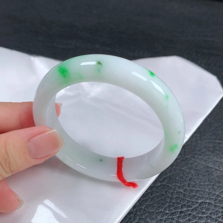 未镶嵌手镯翡翠。。