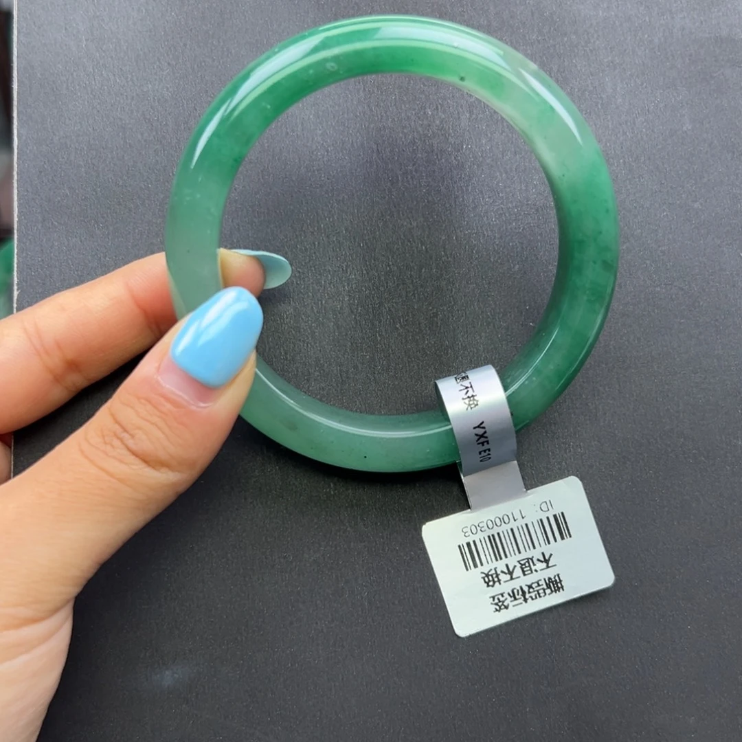 石英质玉未镶嵌手镯+周周58.5