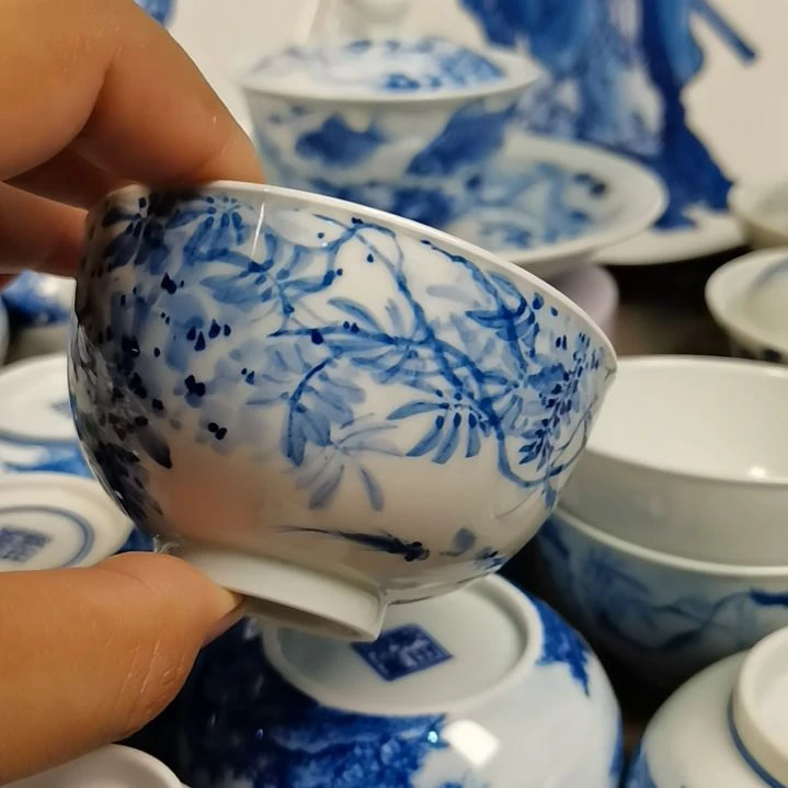 大***生景德镇陶瓷青花紫藤小鱼束口杯