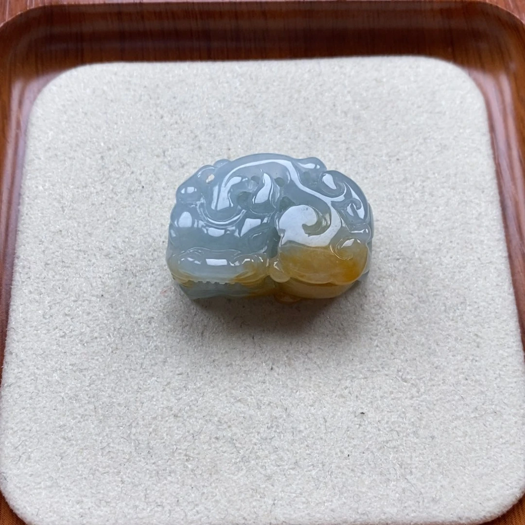 翡翠未镶嵌颈饰霸王貔貅