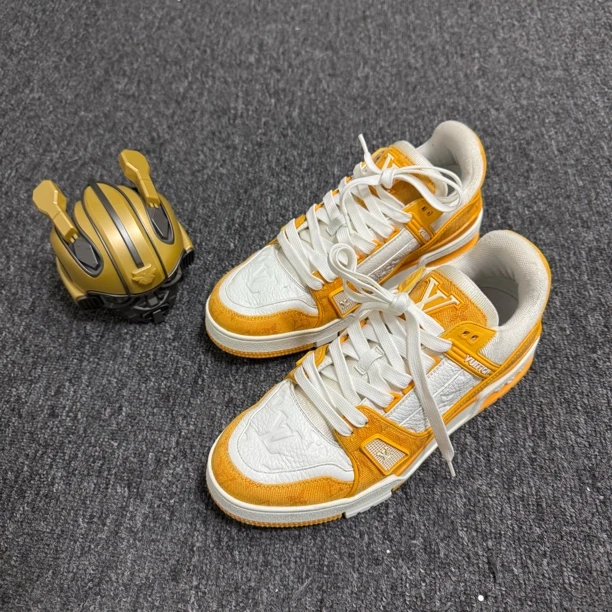 95新 LouisVuitton/路易威登 /41.5码/白黄压花休闲鞋/公价9700