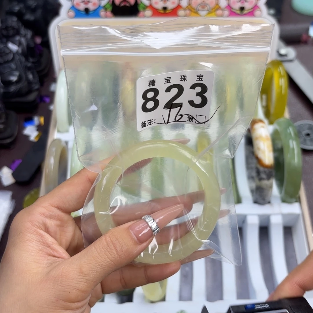 阿****蛇纹石玉未镶嵌手镯