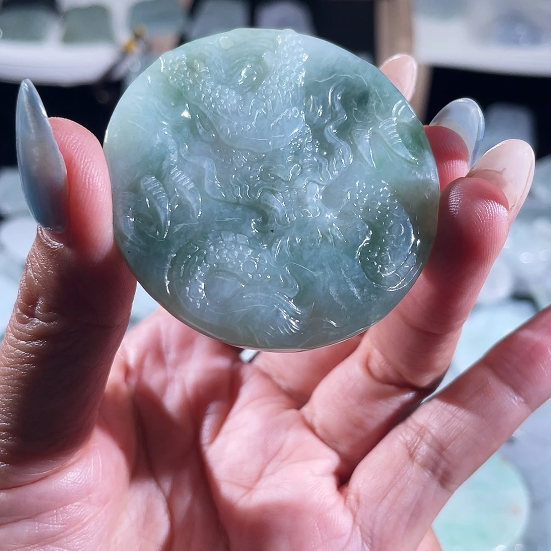 翡翠未镶嵌颈饰龙牌