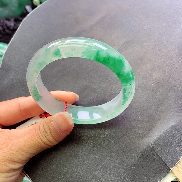 未镶嵌手镯石英质玉