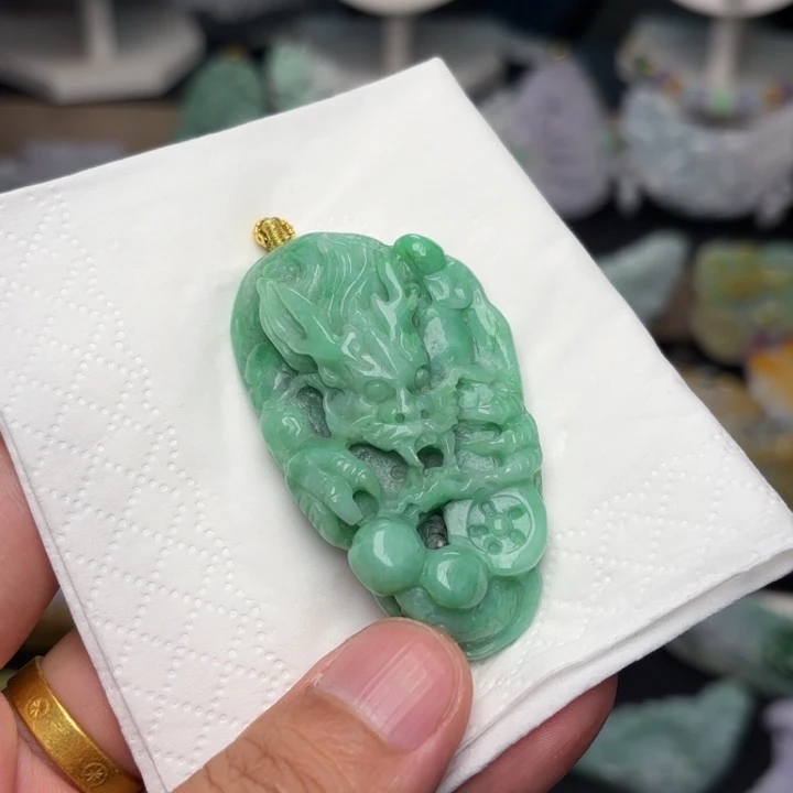 翡翠未镶嵌颈饰吊坠