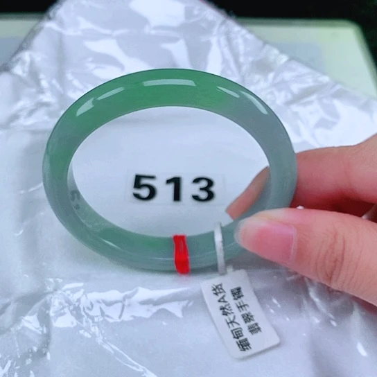 翡翠手镯未镶嵌翡翠手镯