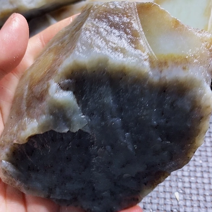 未镶嵌和田玉（糖玉）珠宝半成品